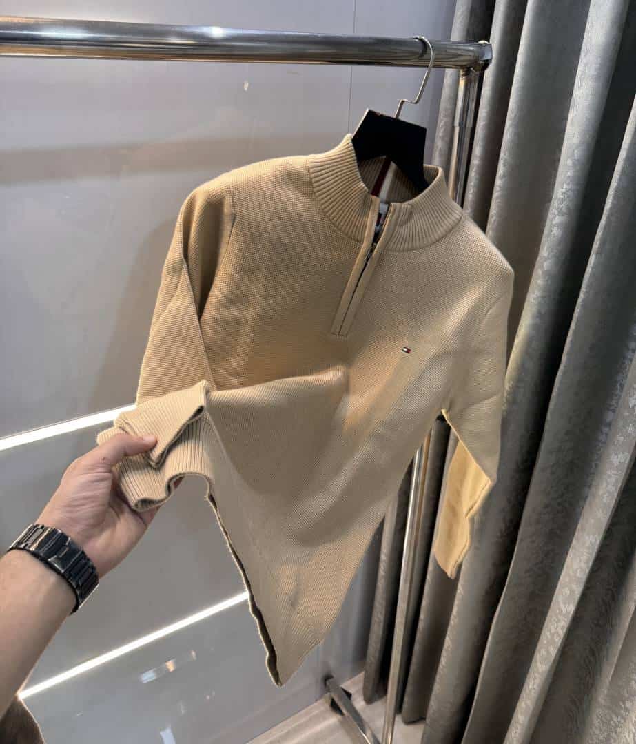 Tomm y Hilfiger Beige Knitted Classic Pull Over Main image