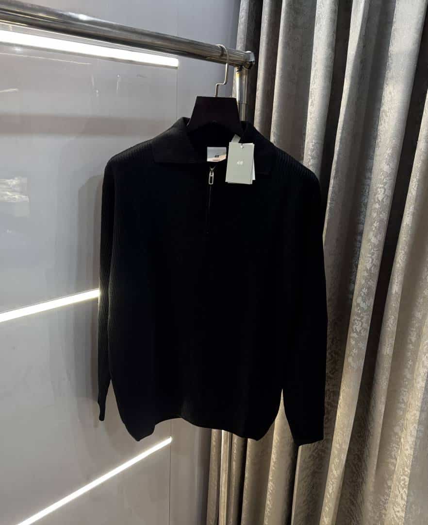 H &M Balck Premium Knitted Classic Pull over Secondary image