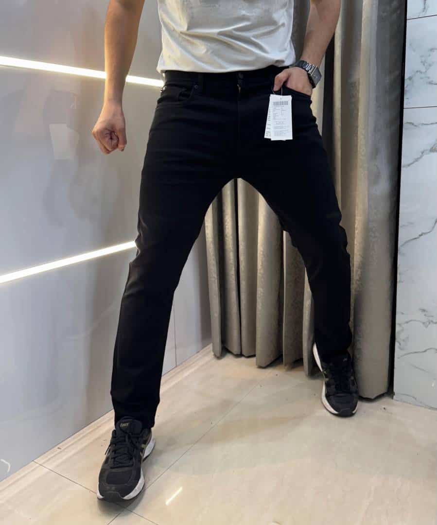 Calvi n Klein Jet Black Imported Hyperfle.._X. Denim
