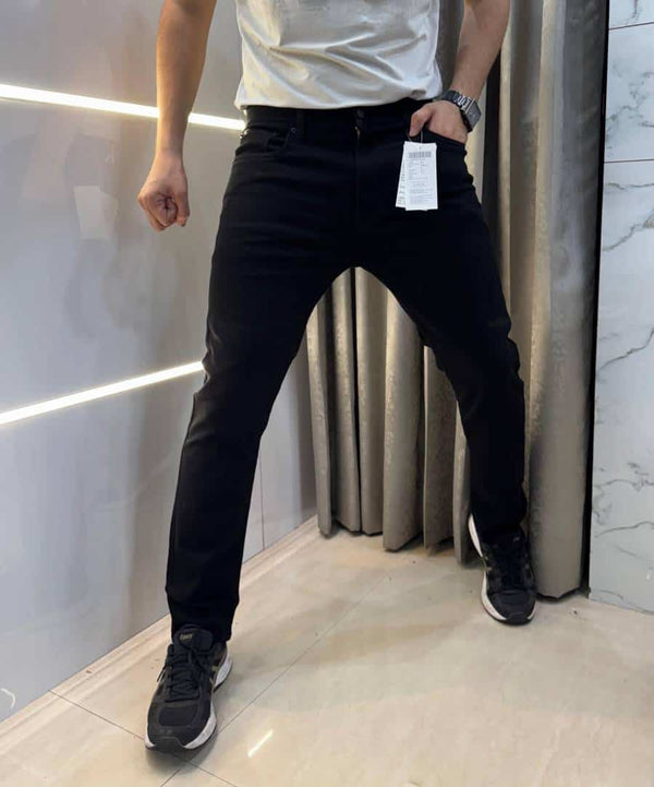 Calvi n Klein Jet Black Imported Hyperfle.._X. Denim