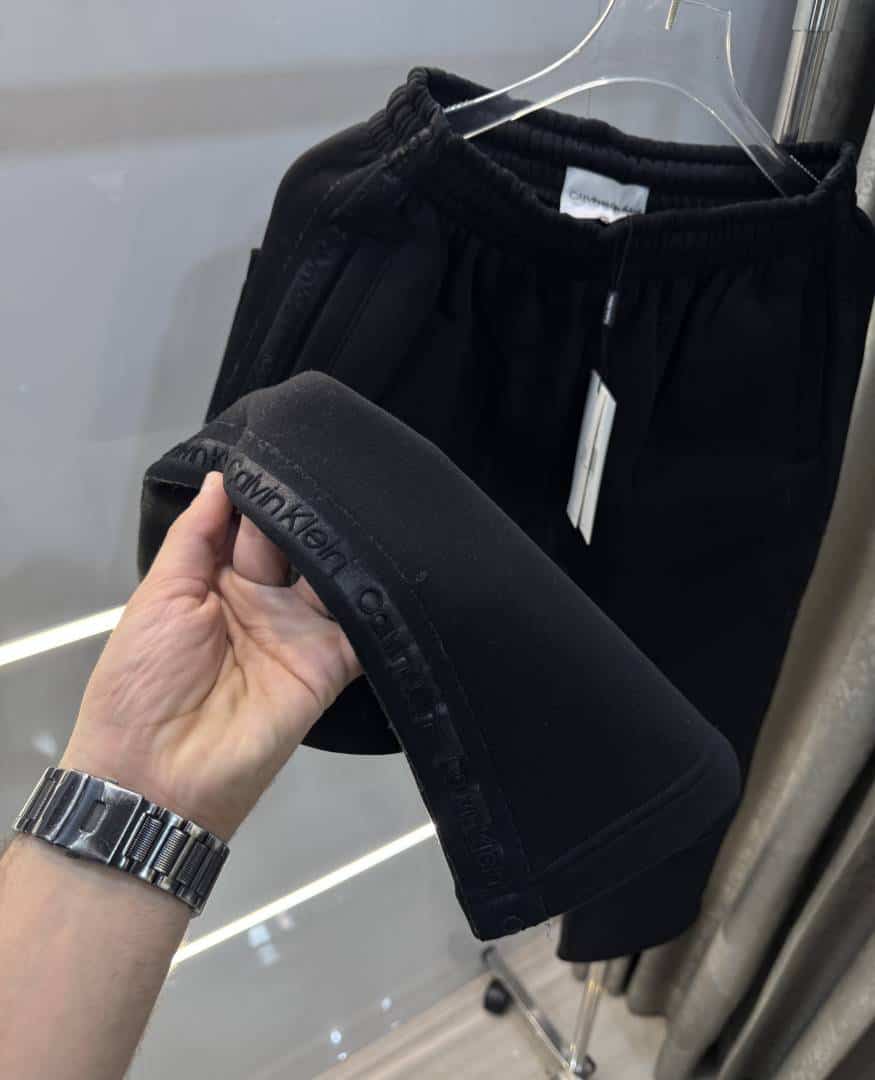 CA1_vIN. KLeIn Black Patch Logo Premium TrackPant Secondary image