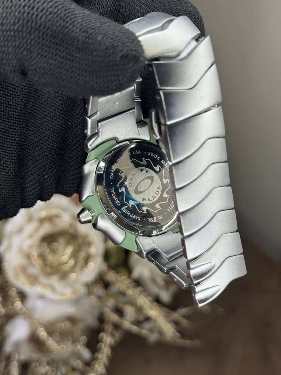 Oakle y Blade Silver Green Metal Premium Watch
