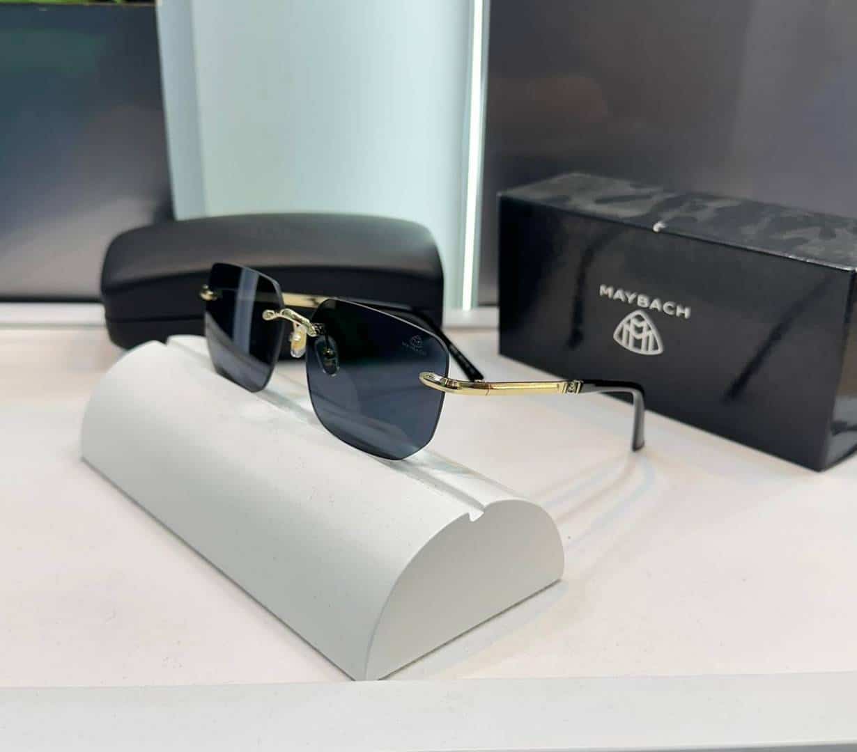 Maybach Gold Black Premium Shade 8692