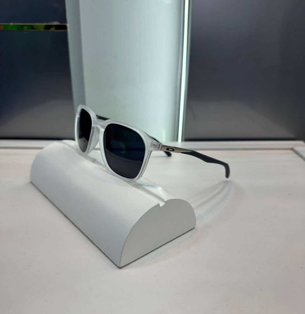 Oakle y Grey Black Luxury Shade 4932