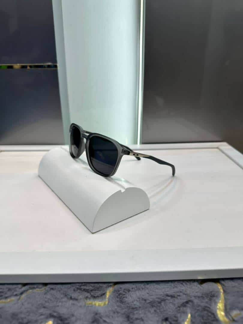 Oakle y All Grey Luxury Shade 4932