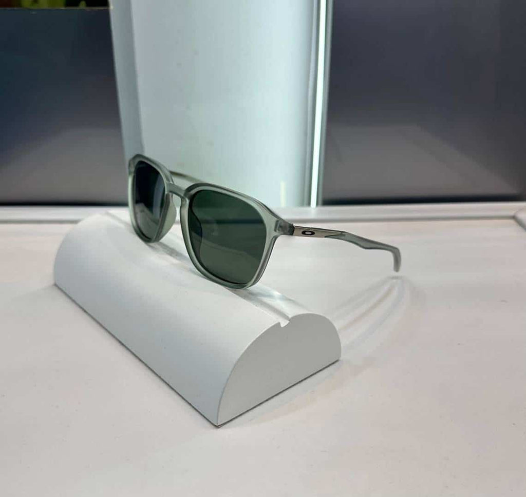 Oakle y Aqua LuXury Shade 4932