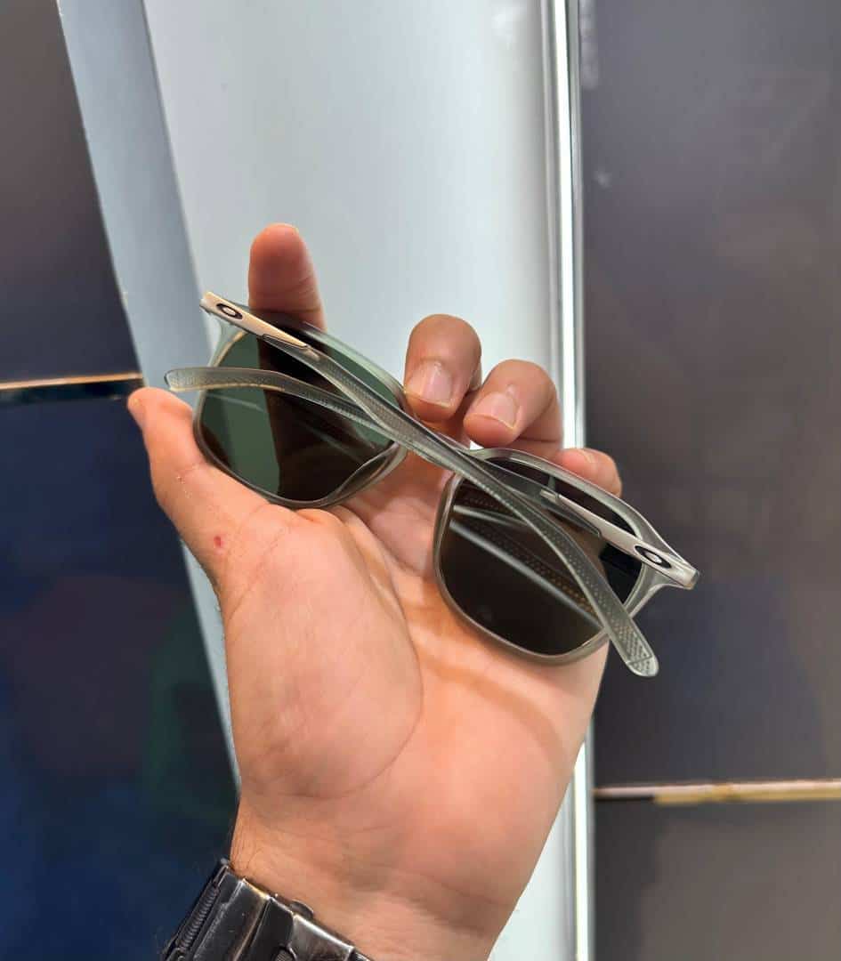Oakle y Aqua LuXury Shade 4932