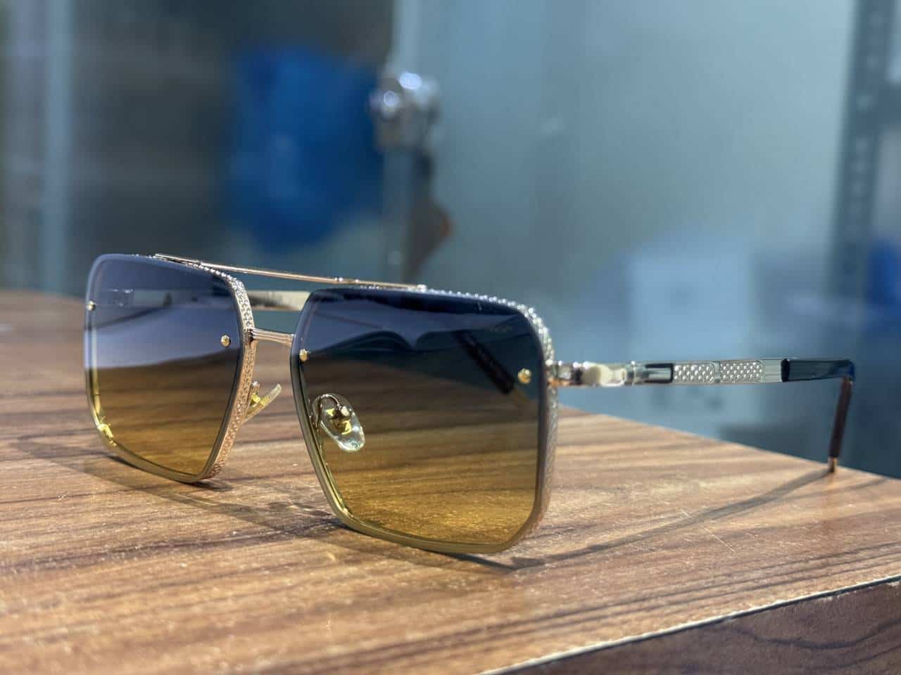 Cartie r Designer Gold- Multi Premium Shade 042 Main image