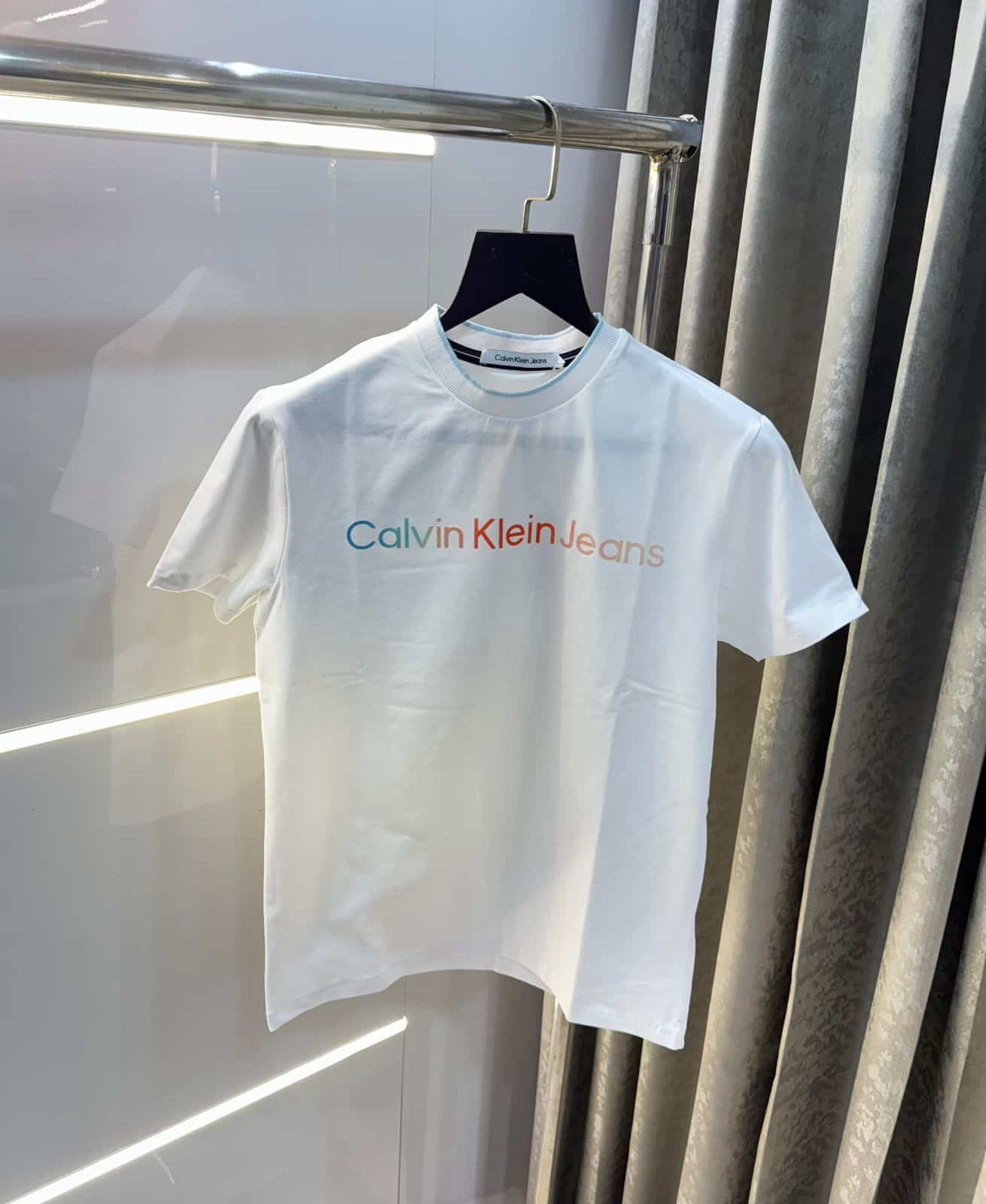 Calvin Klei n White Logo Print Premium T-Shirt