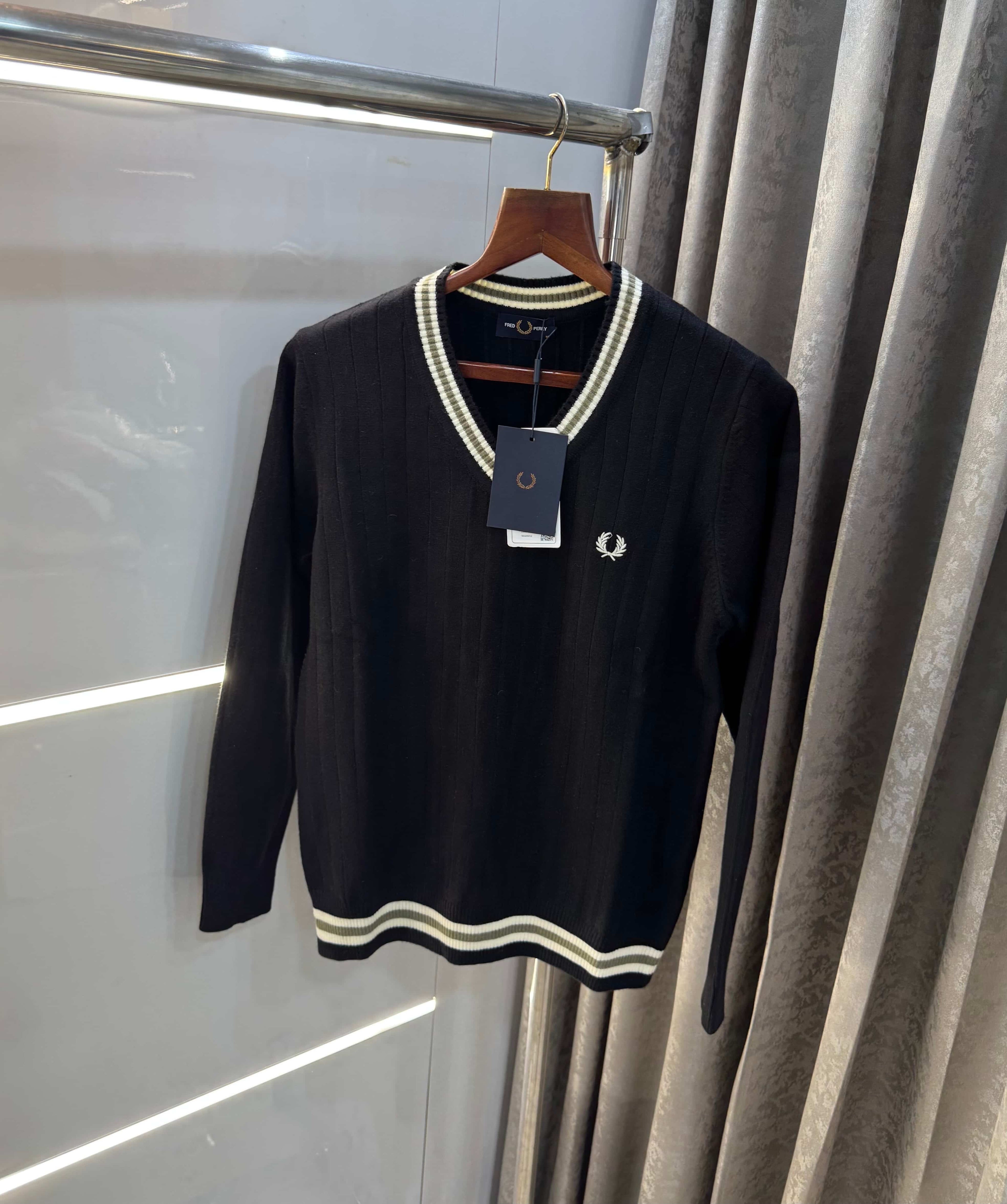 Fredperr y Black Embroidery Logo Premium Knitted Pull Over