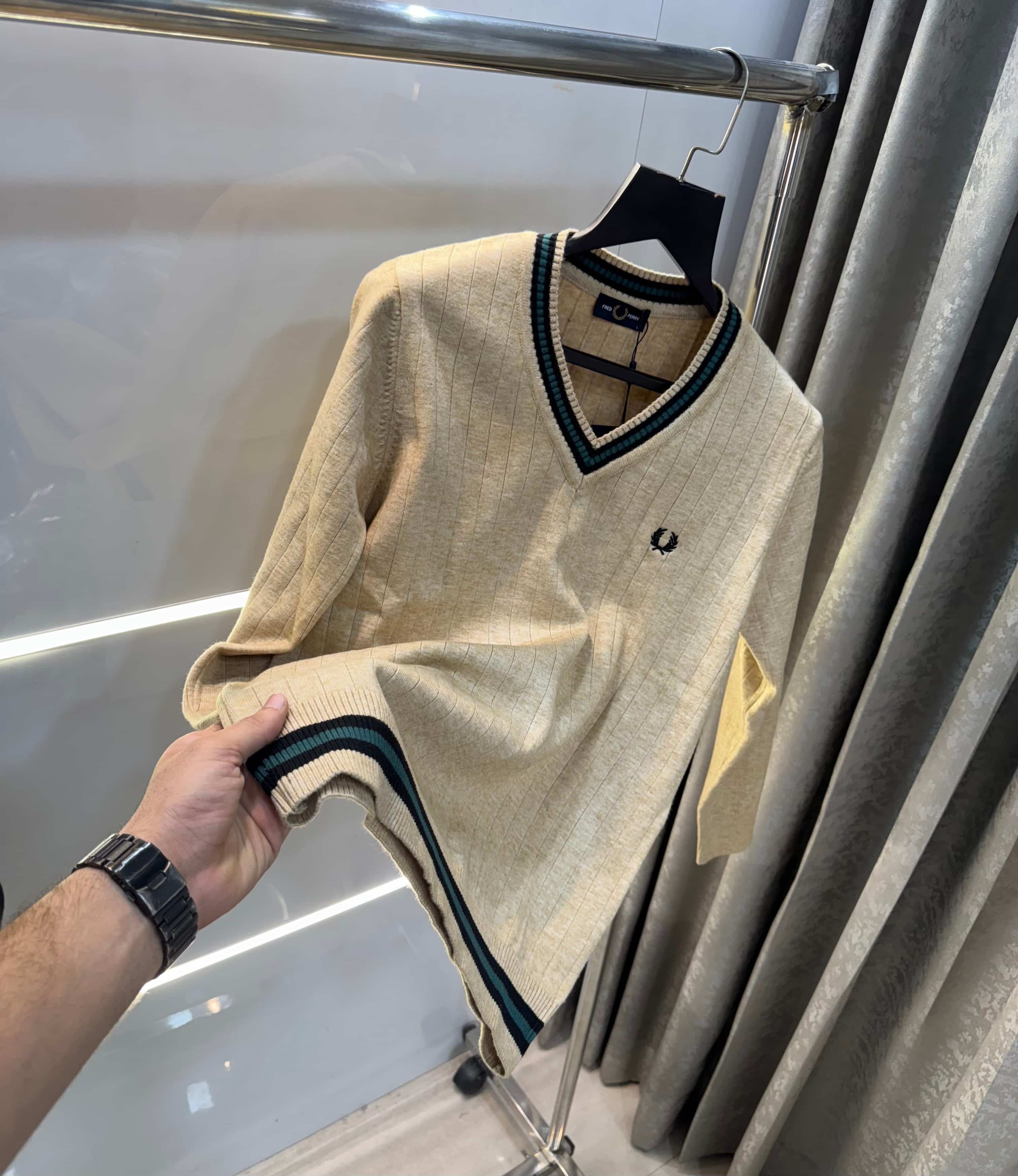 Fredperr y Beige Embroidery Logo Premium Knitted Pull Over