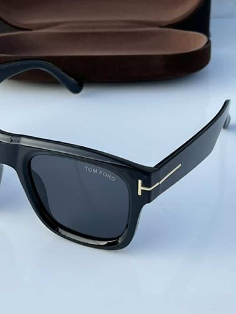 TomFOrd_259_black