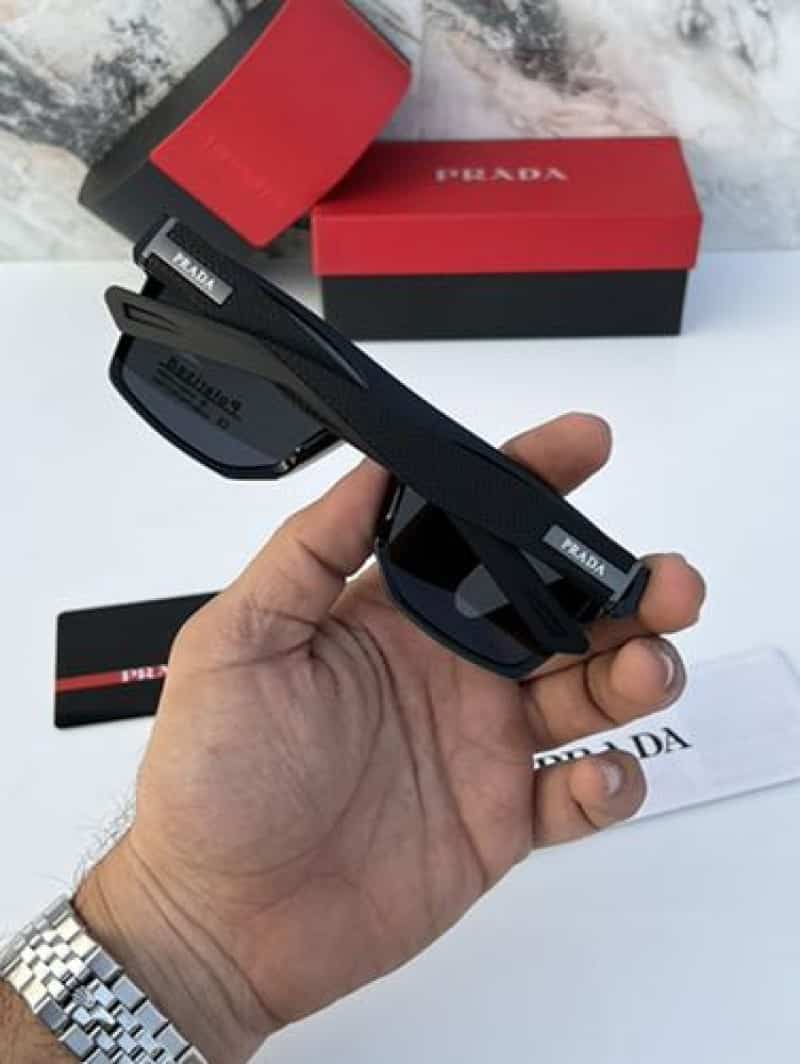 Prada_1320_glossy_black