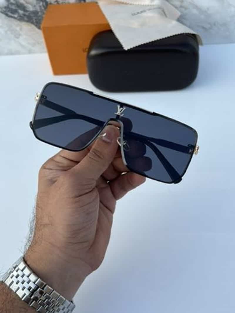 Louis_vuitton_297_gold_black