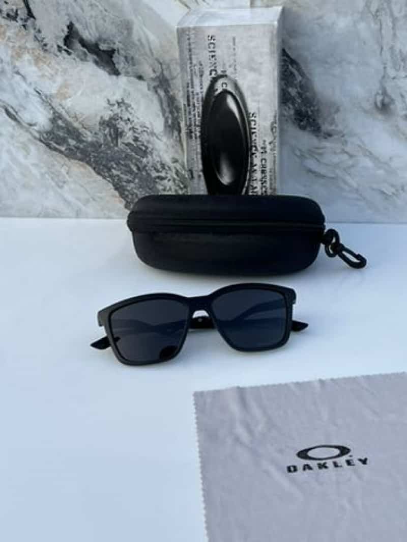 Oakley_8191_matt_black