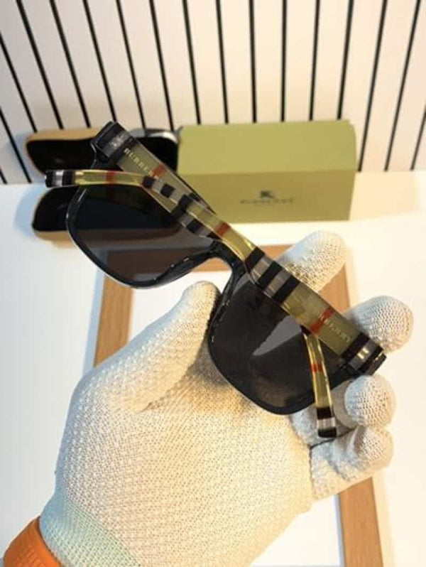 Burberry_4395_Black