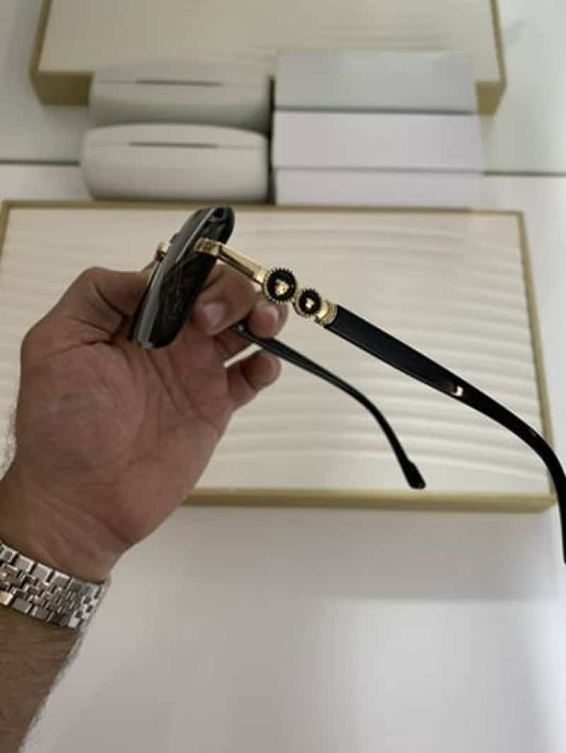 8813 gold black
