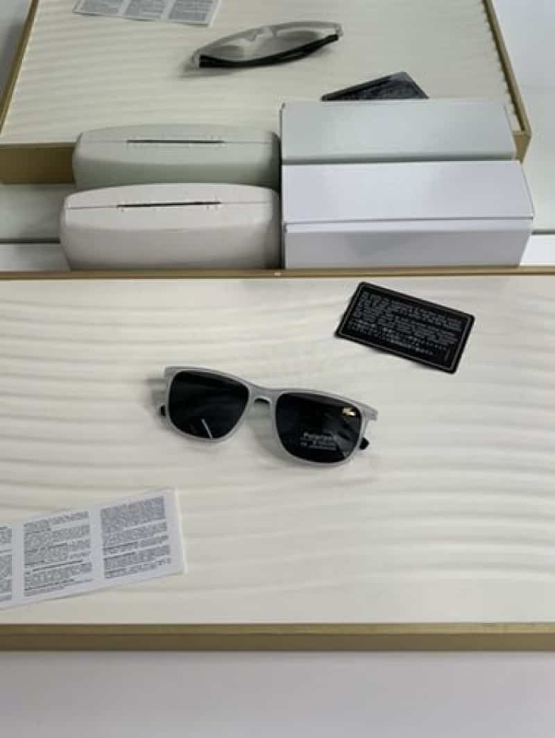 1001 white black