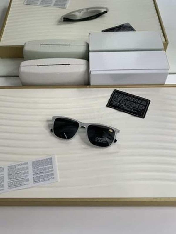 1001 white black