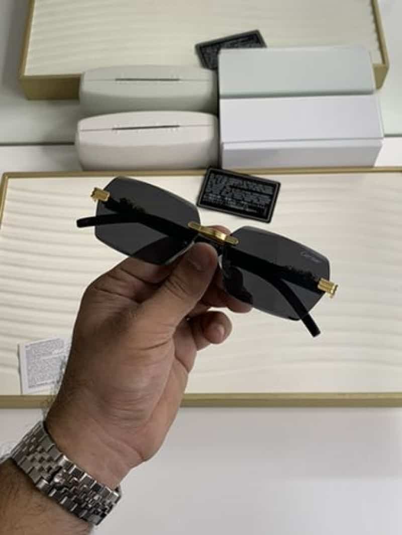 8835 gold black