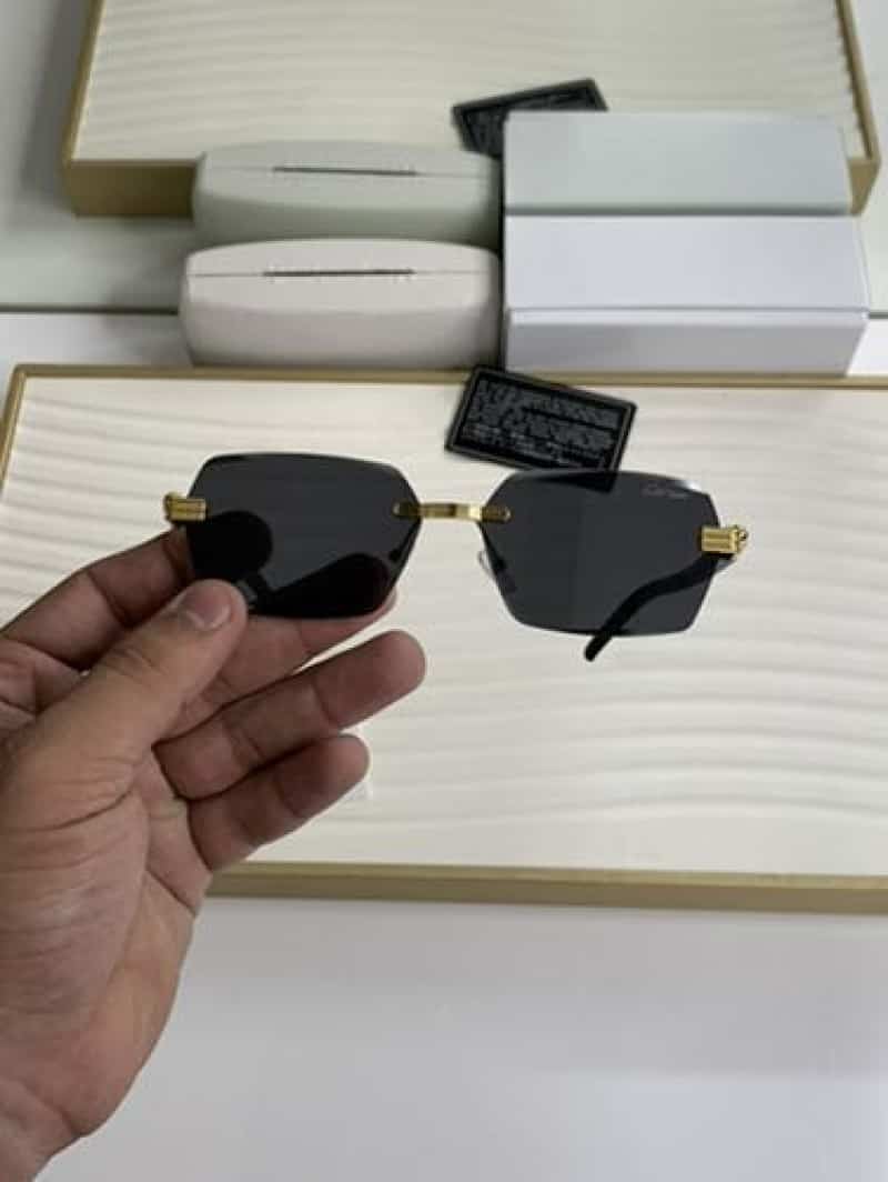 8835 gold black Secondary image