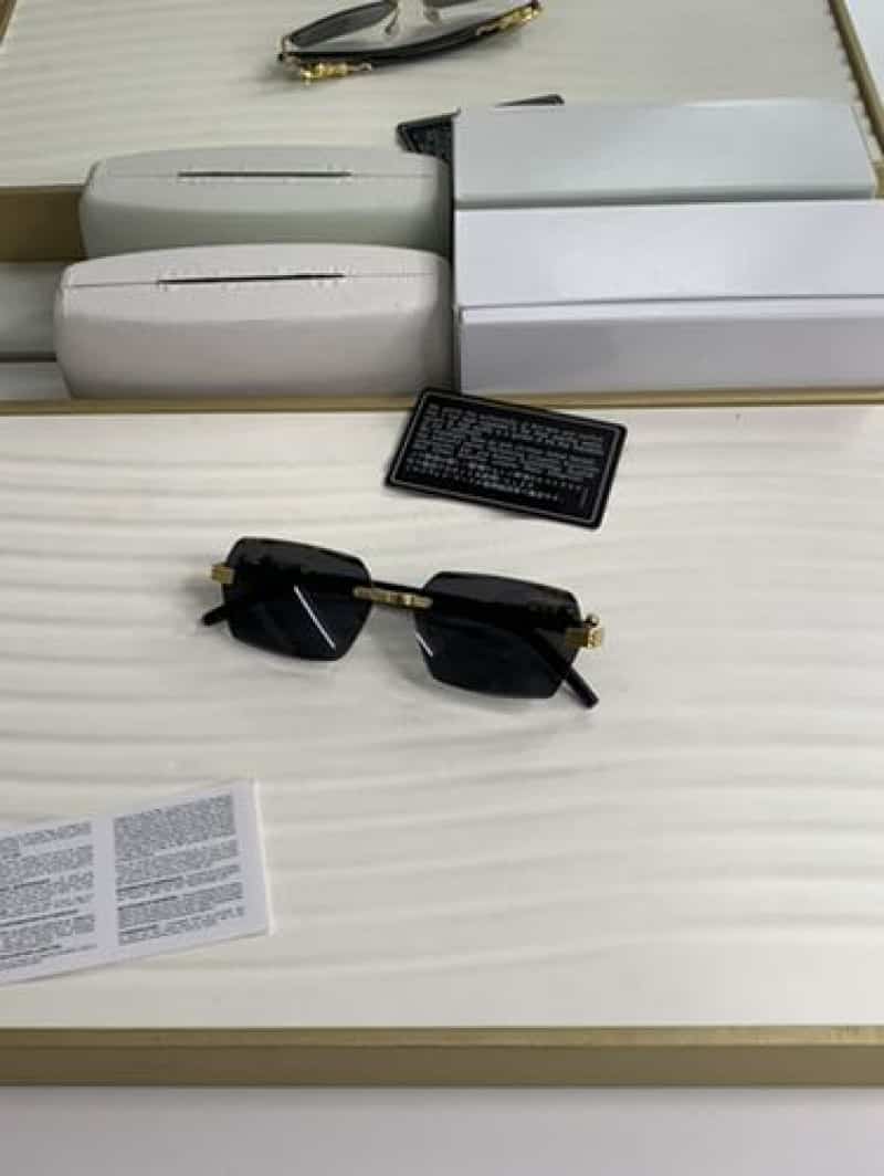 8835 gold black