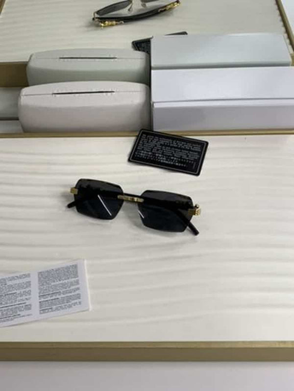 8835 gold black
