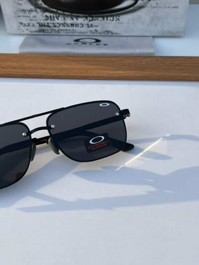 Oakley_8919 black grey