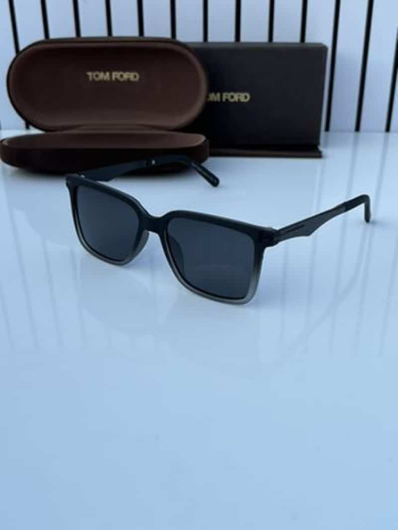 tomford 555 black white Secondary image