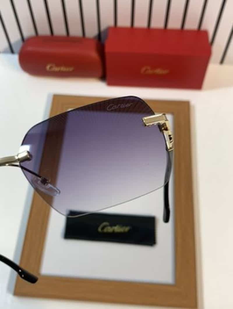 c4r·tIeR_8821 gold black shaded