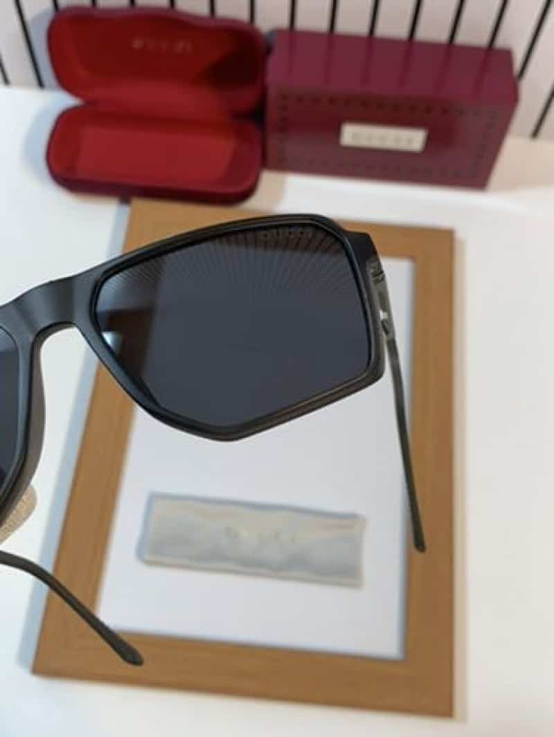 Gucci_91127_grey