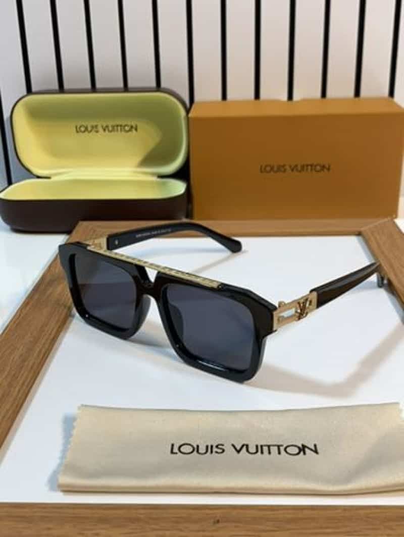 Louis vuitton 8817 black gold
