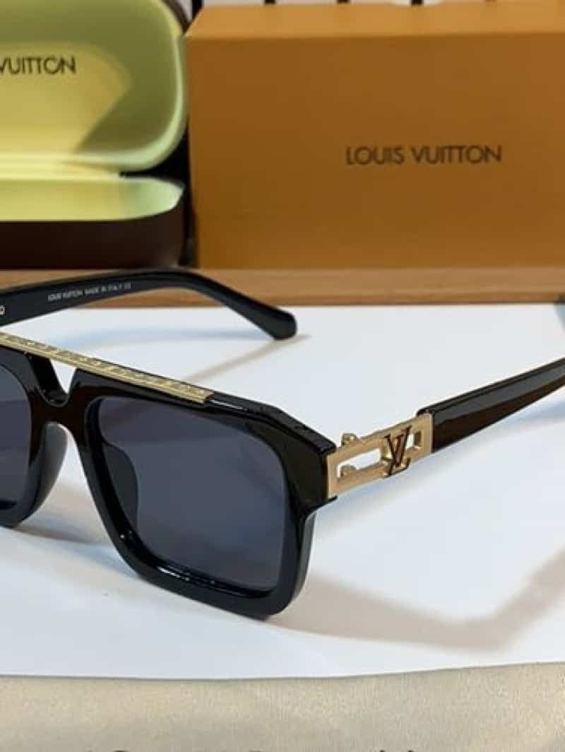 Louis vuitton 8817 black gold