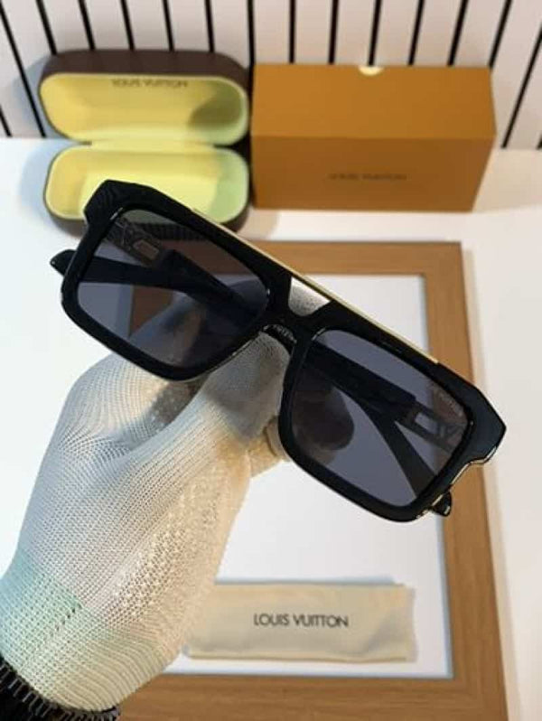 Louis vuitton 8817 black gold