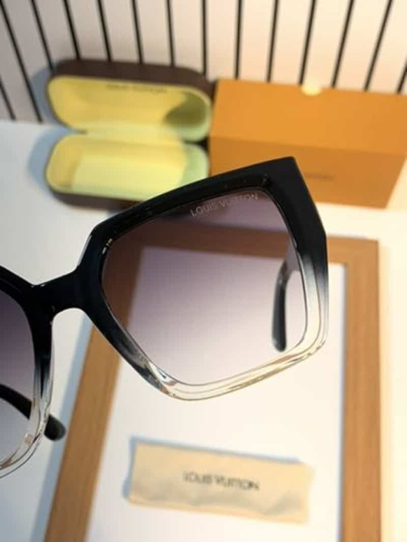 Louis vuitton 1336 black white