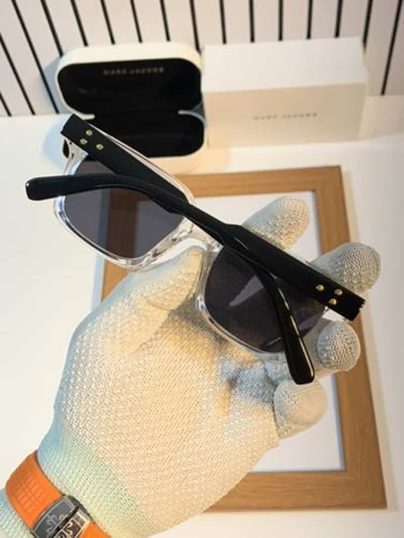 marc jacobs 11 transparent black