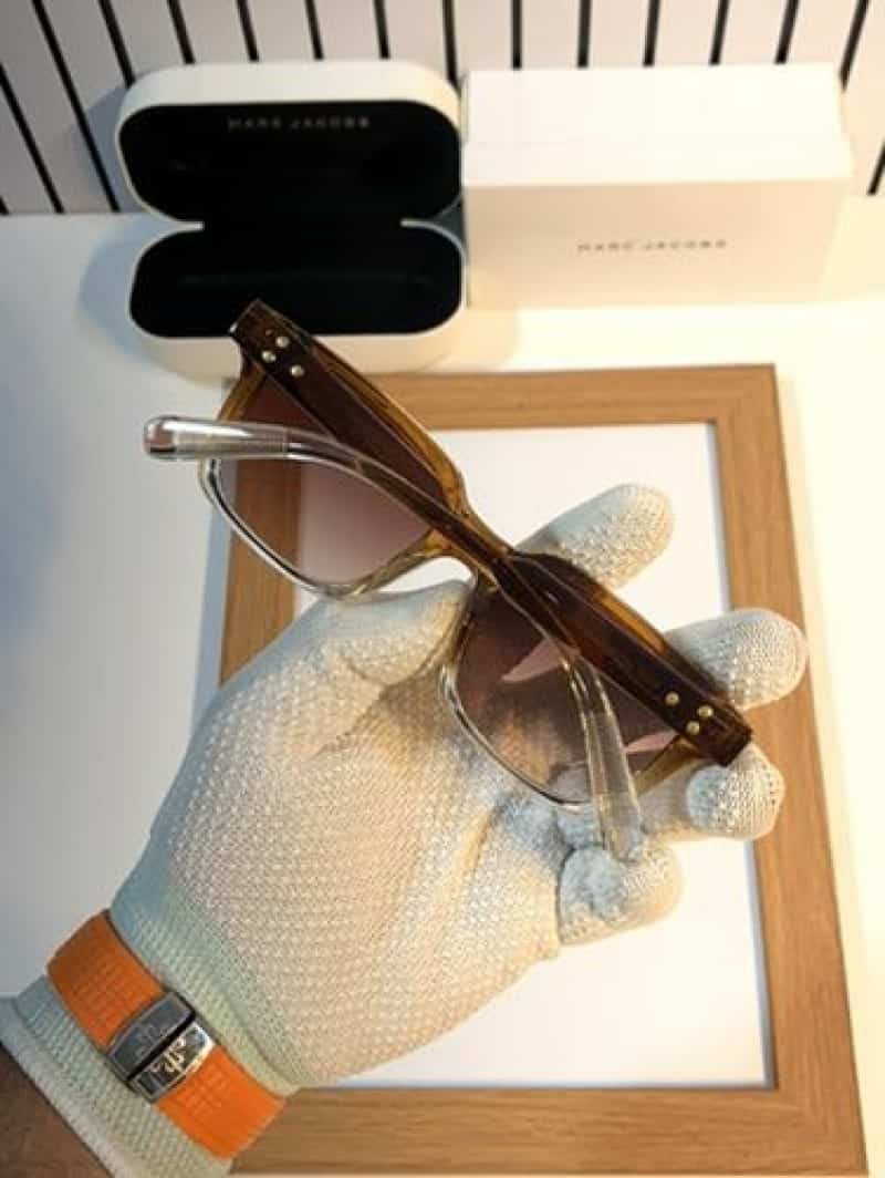 Marc jacobs 11 brown shaded