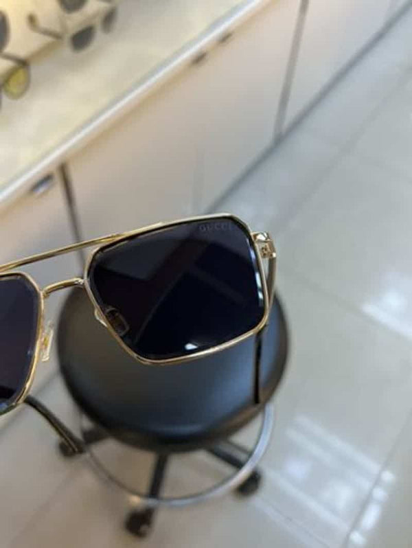Gucci_162 gold black