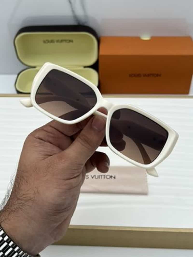 Louis vuitton 2216 white