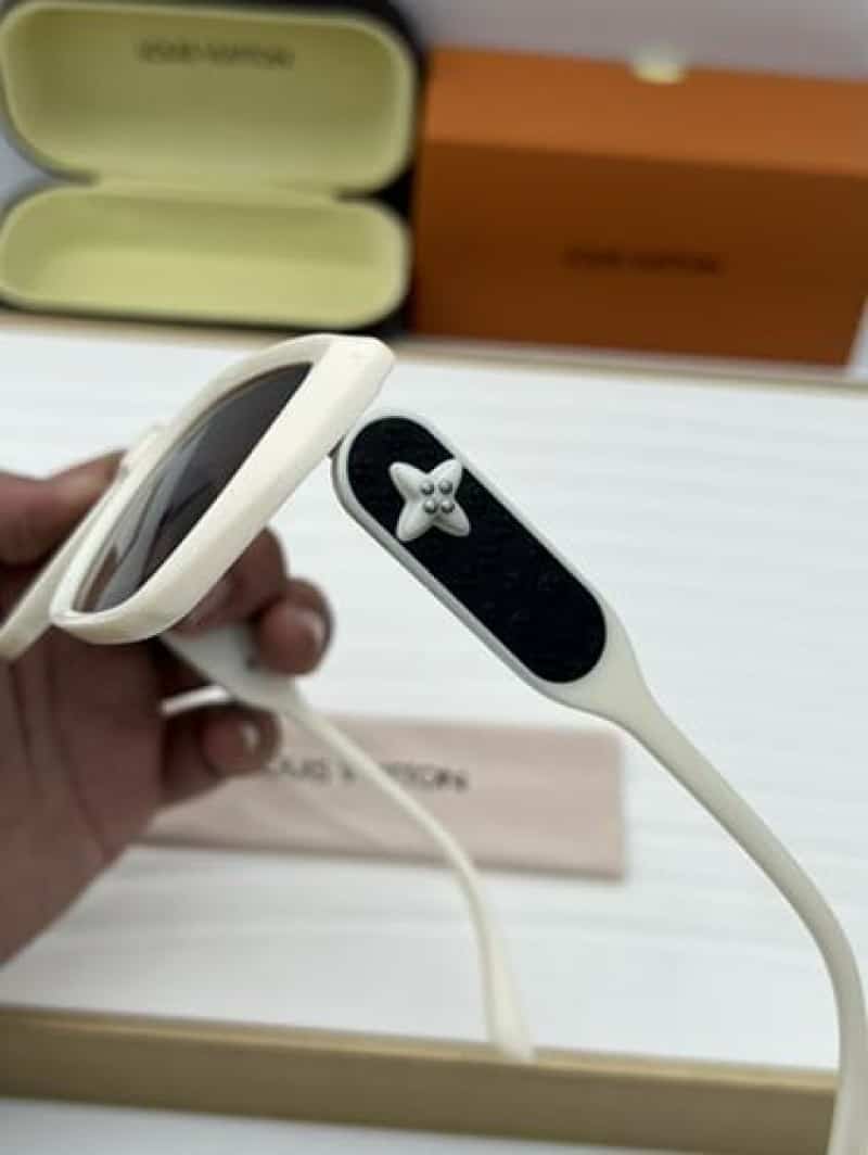 Louis vuitton 2216 white
