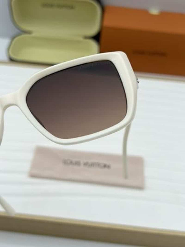 Louis vuitton 2216 white