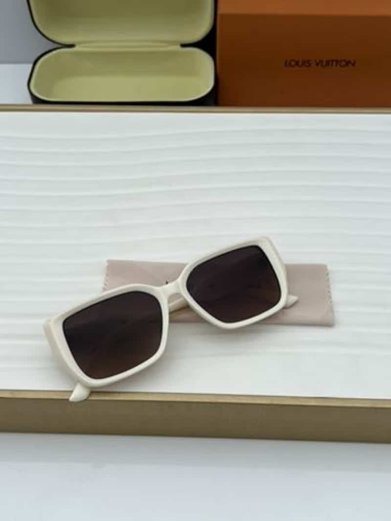 Louis vuitton 2216 white