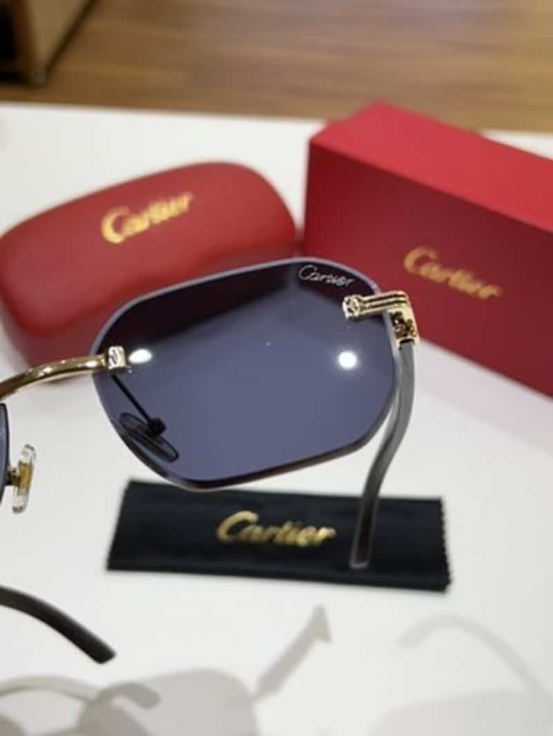 Cartier_220804 gold black Secondary image