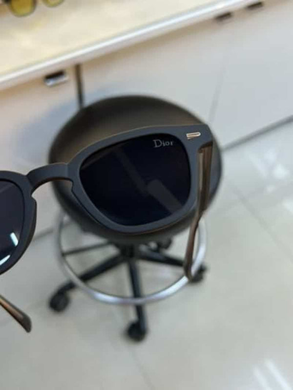 Dior_147_matt Black
