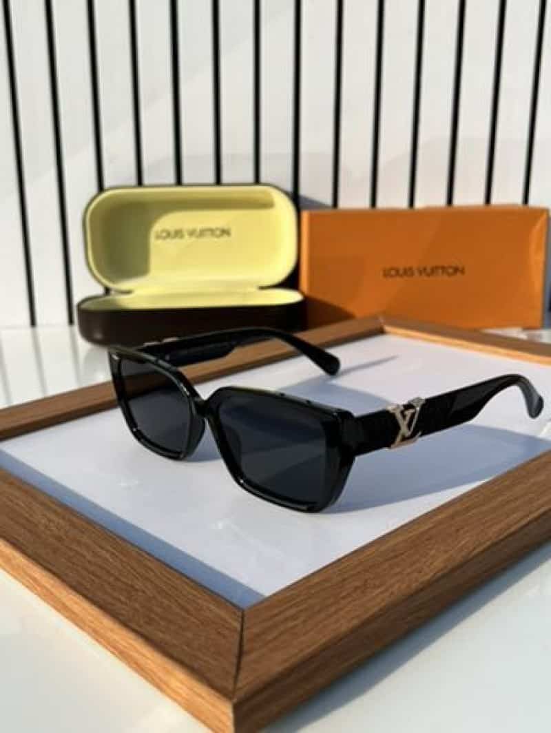 Louis vuitton 5506 black