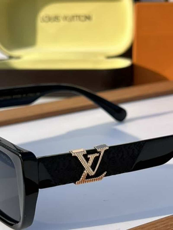 Louis vuitton 5506 black