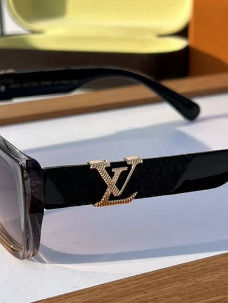 Louis vuitton 5506 grey brown