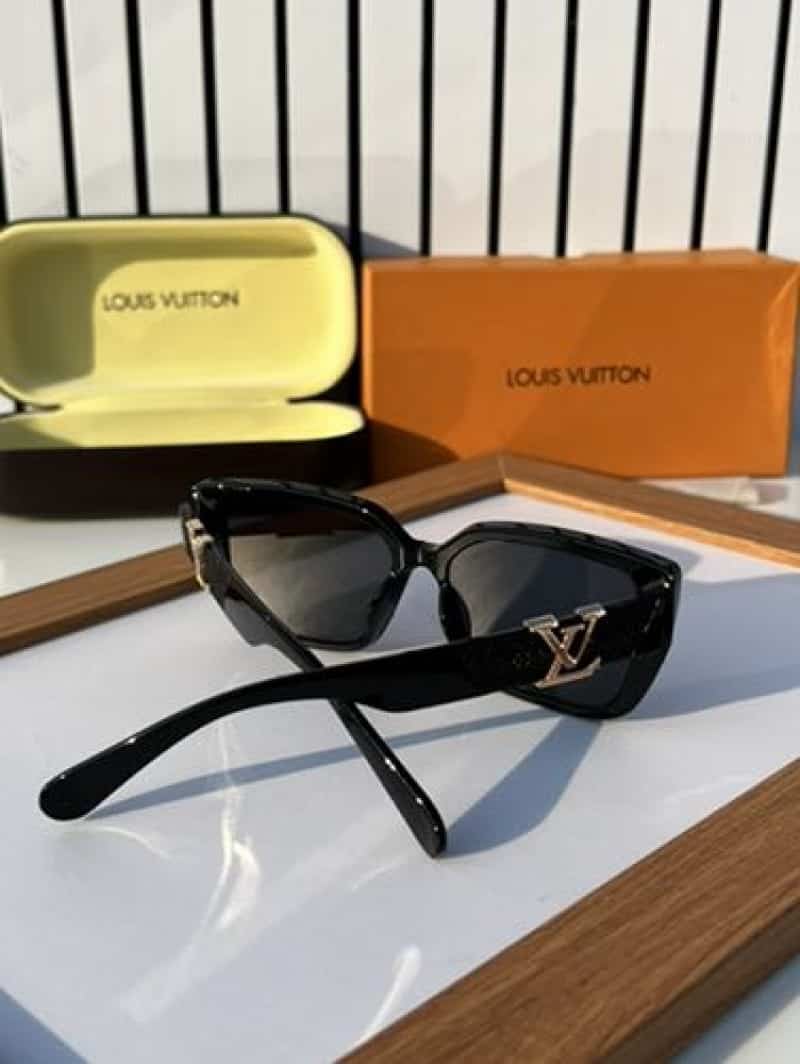 Louis vuitton 5506 black