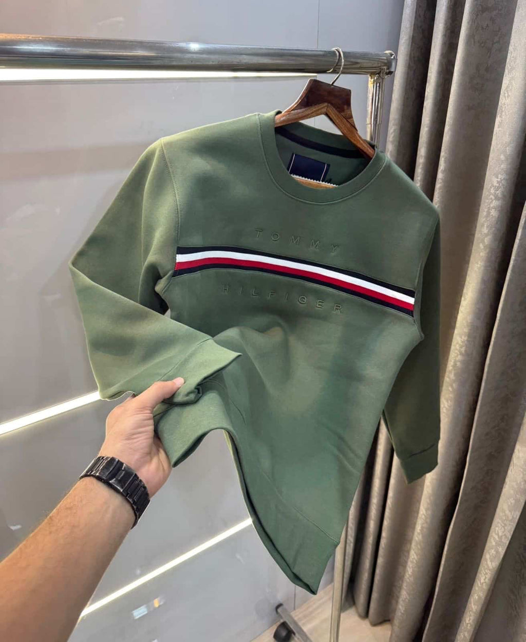 Tomm y Hilfiger Olive Embroidery Logo Premium Sweatshirt