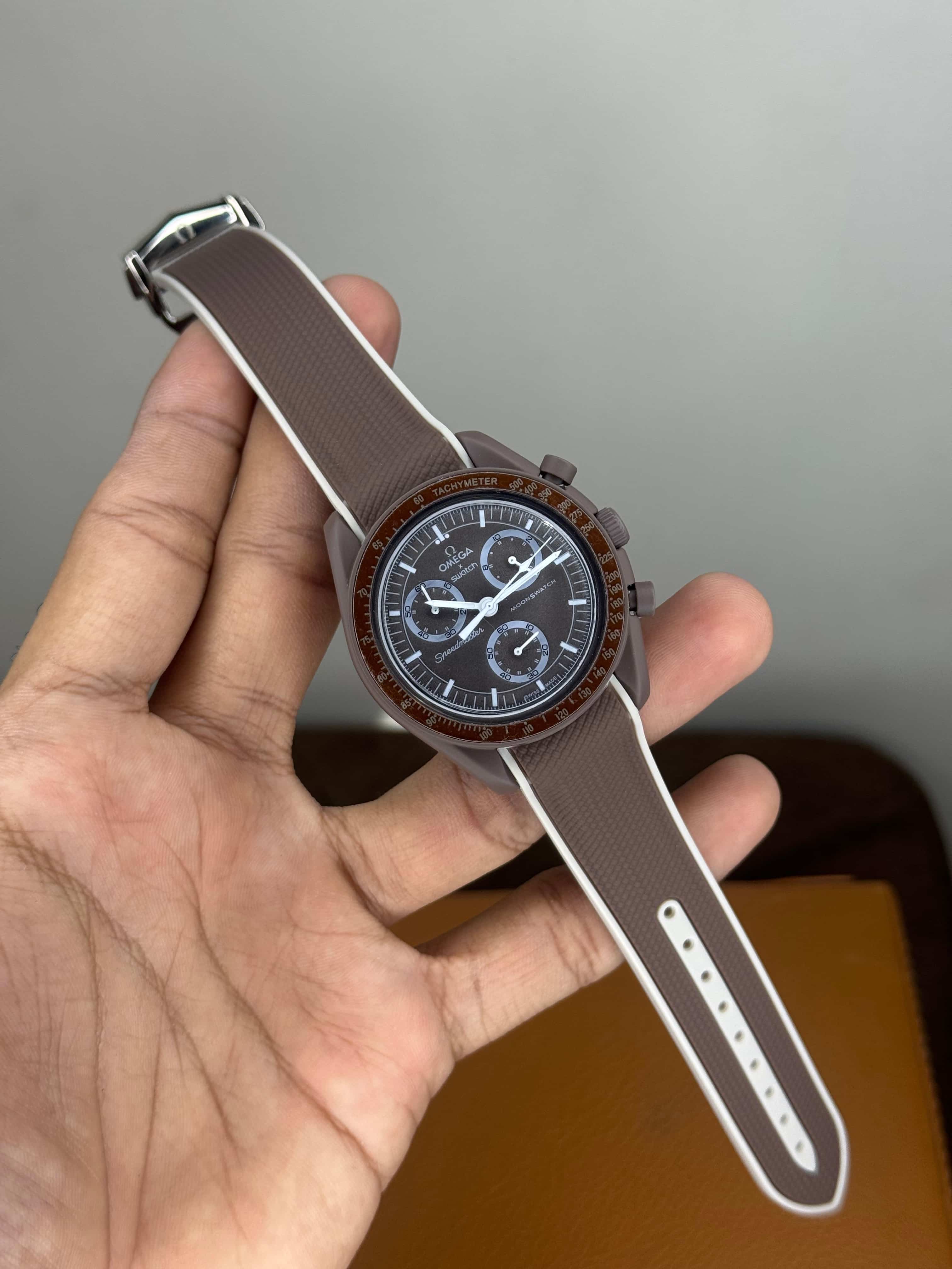 Omeg a x S watch Brown MoonsWatch Edition Quartz Watch